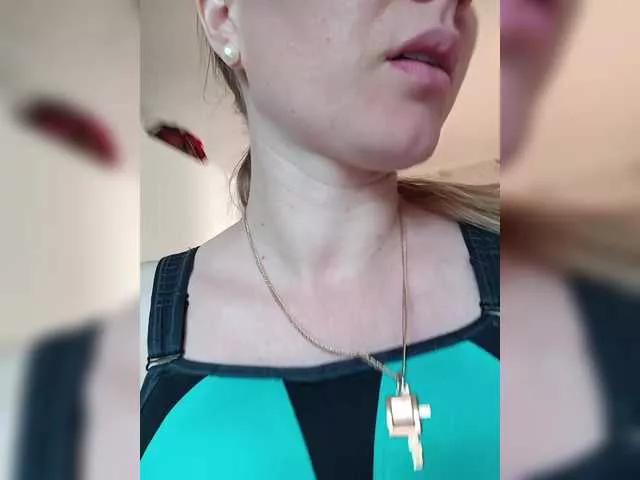 Alenushka888 on BongaCams 