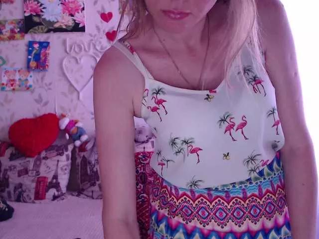 Alenushka888 on BongaCams 