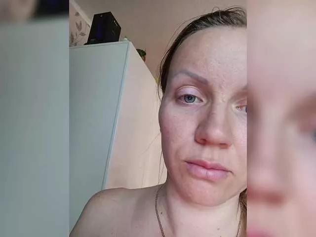 Alenushka888 on BongaCams 