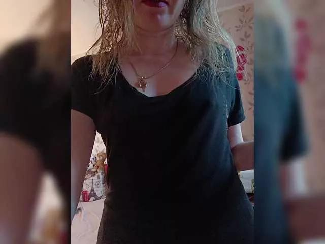 Alenushka888 on BongaCams 