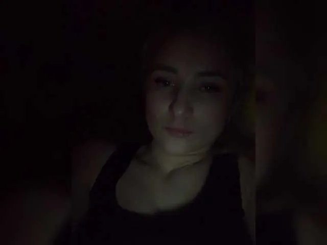 alya555 —  Hey everyone Welcome to my room!   Merry Christmas!!!!  I'm collecting for  Christmas ! Make me happy!