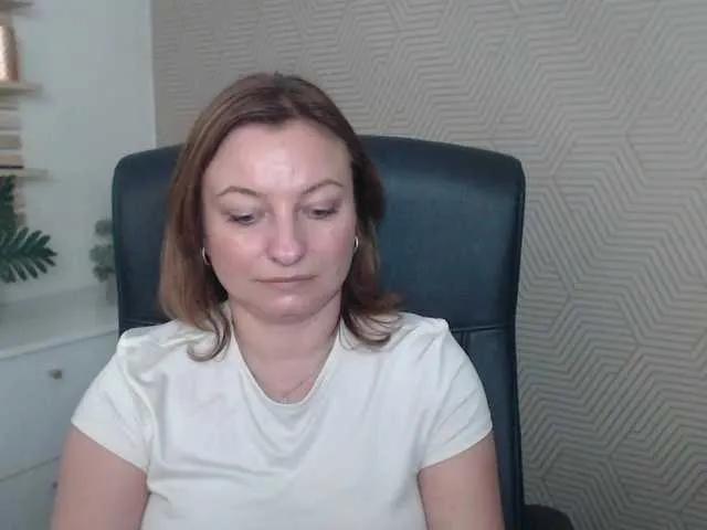 angelaLove13 on BongaCams