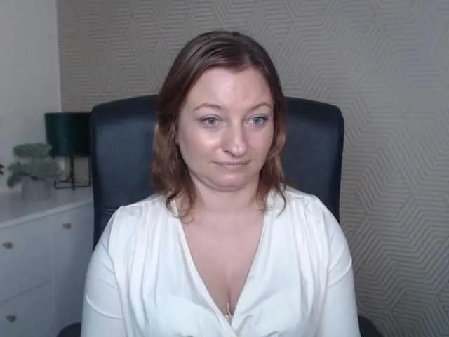 angelaLove13 on BongaCams