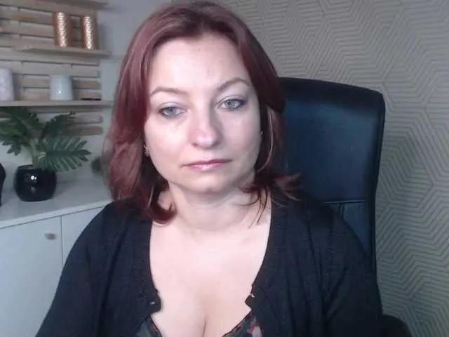 angelaLove13 on BongaCams
