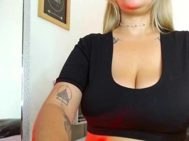 Freechat carlabeer on BongaCams