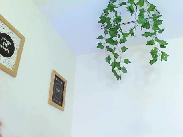 Freechat carlabeer on BongaCams