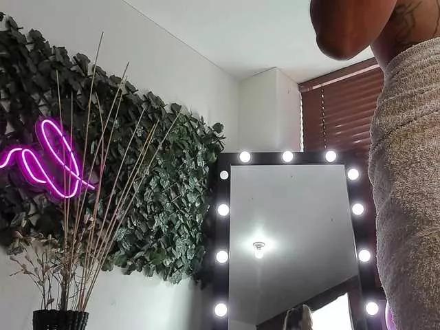 Freechat DestinyHills on BongaCams