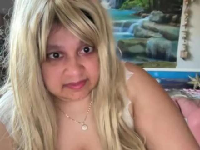 DUMBHOEMELANIE on BongaCams 