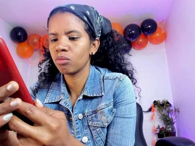 Ellie-Alves from BongaCams