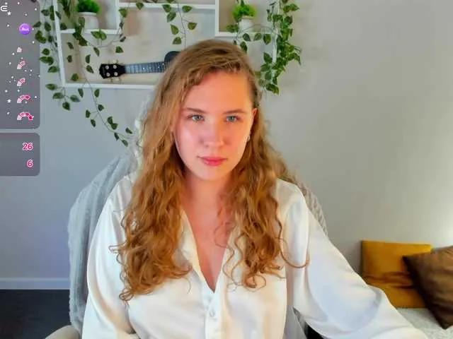 Cute Elsiee-Cuttiess wants you to fuck her body now Elsiee-Cuttiess from BongaCams