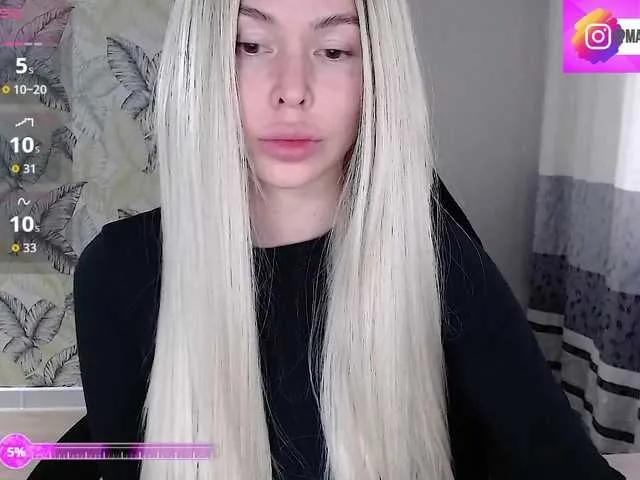 Foxymoxy19 from BongaCams