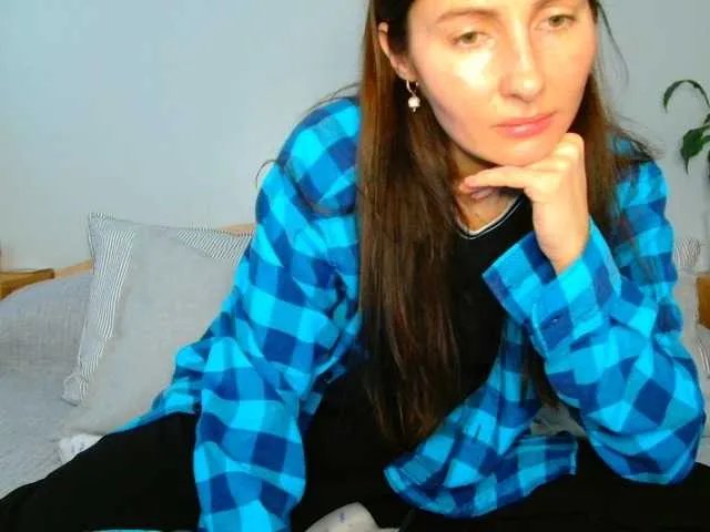 Irina9793 — I'm watching the camera with comments 40 tokens)