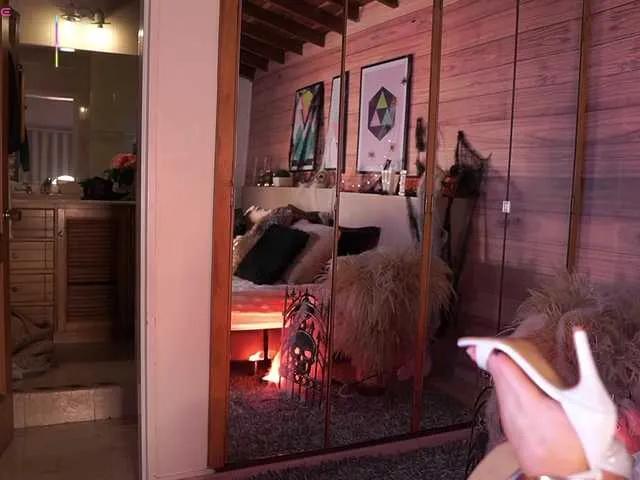 Explore IzzyWild, she wants to masturbate for you IzzyWild from BongaCams