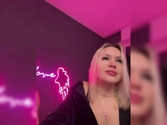 Admire James-Eva0, they want to masturbate for you James-Eva0 from BongaCams