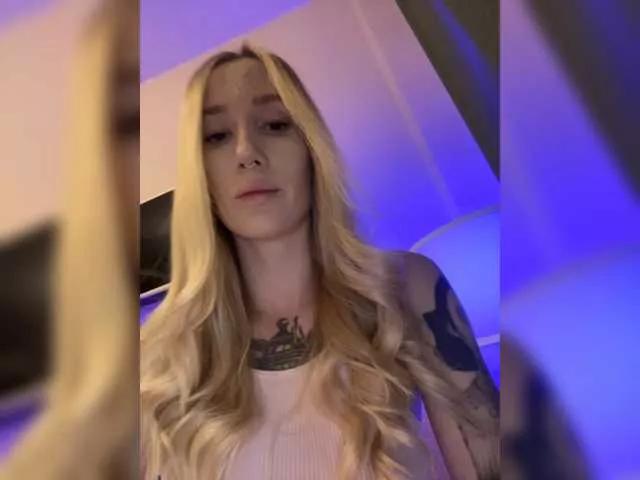 lana-lana03 on BongaCams 