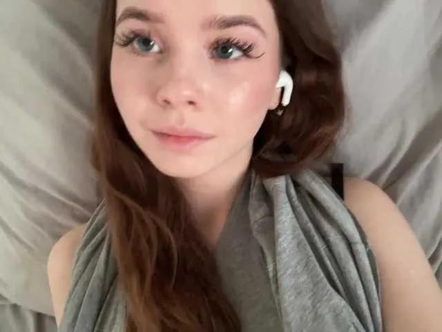 Admire 18 years old Lil-RO-XO from BongaCams Lil-RO-XO from BongaCams