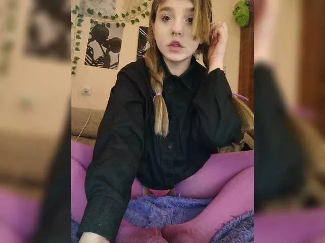 LittleDelora on BongaCams 