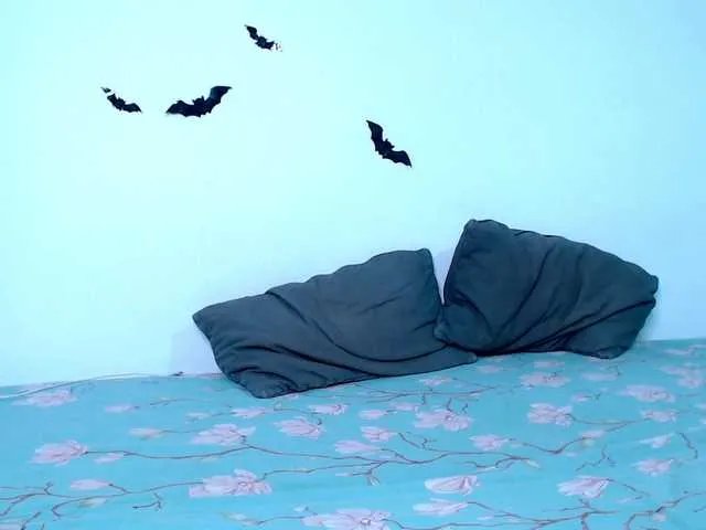 littleowlx on BongaCams 