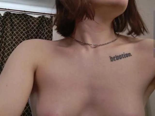 Freechat LunaL0ve on BongaCams