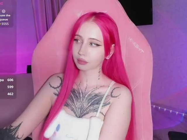 Sexy Luvsoak wants you to fuck her body now luvsoak from BongaCams