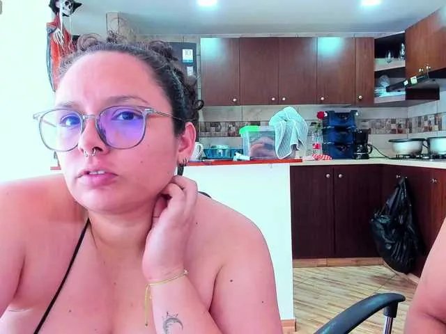 Freechat MABELANDDANNY on BongaCams