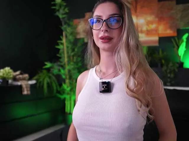 Watch MaddieBryggs, she wants to masturbate for you MaddieBryggs from BongaCams