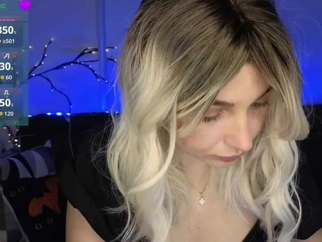 Freechat MellicaX on BongaCams