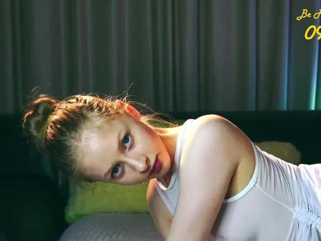 Watch MiaVebes, she wants to masturbate for you MiaVebes from BongaCams