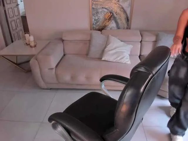 Freechat MileyCruz on BongaCams