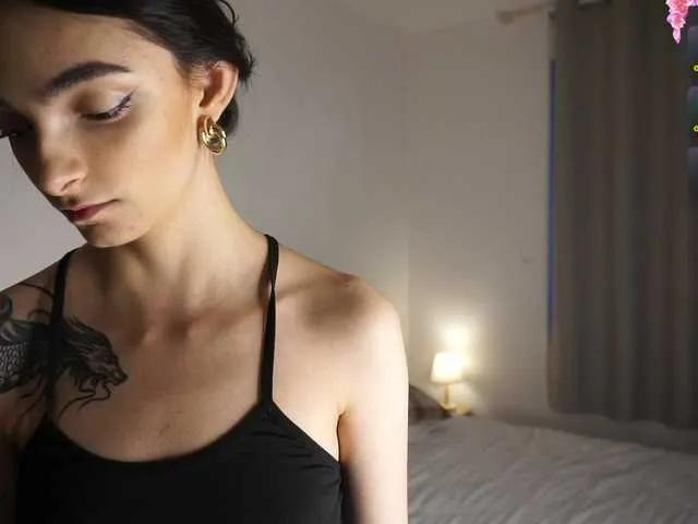 Freechat Morena-Dolcce on BongaCams