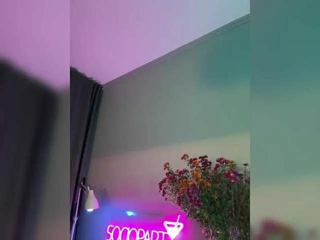 Explore Nataliecroys, she wants to masturbate for you Nataliecroys from BongaCams