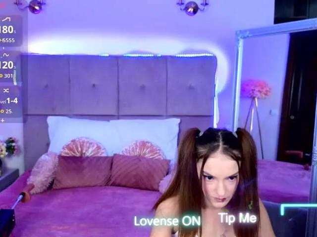 NicoleBondd from BongaCams