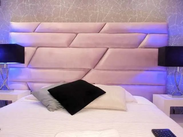 Freechat OrianaSimons on BongaCams