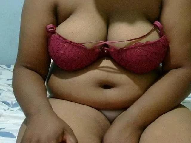 Petitetessy3 on BongaCams 
