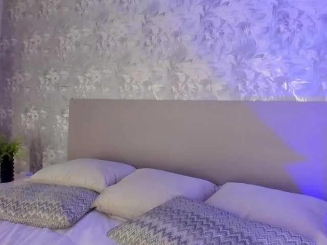 Join Saraycollins, she wants to masturbate for you saraycollins from BongaCams