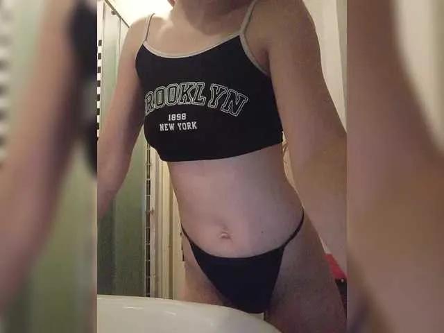 SexyBlondMia from BongaCams