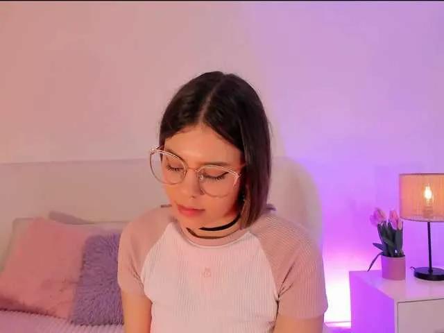 Checkout hot performer Sienna-bloo sienna-bloo from BongaCams