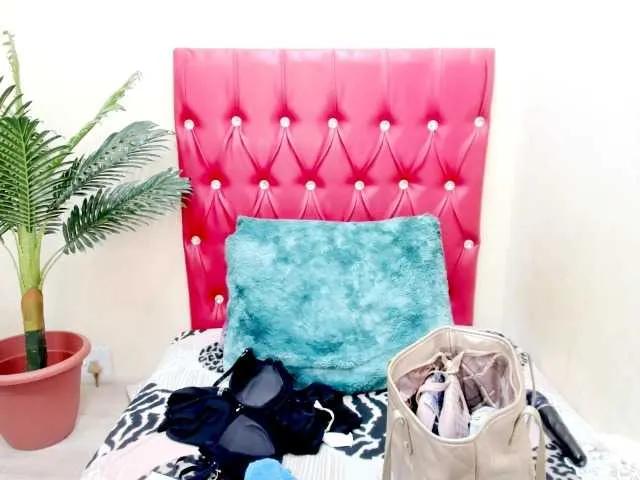 Join hot escort Strawberrylips strawberrylips from BongaCams