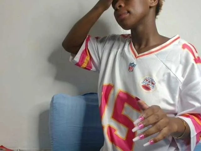 SweetApple from BongaCams