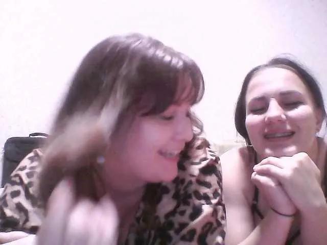 Discover hot slut Yxoooeiy Yxoooeiy from BongaCams