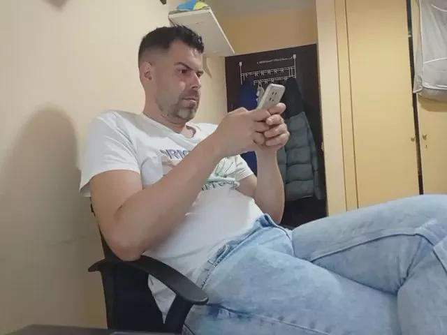 _BruceStrong_ on Cam4 