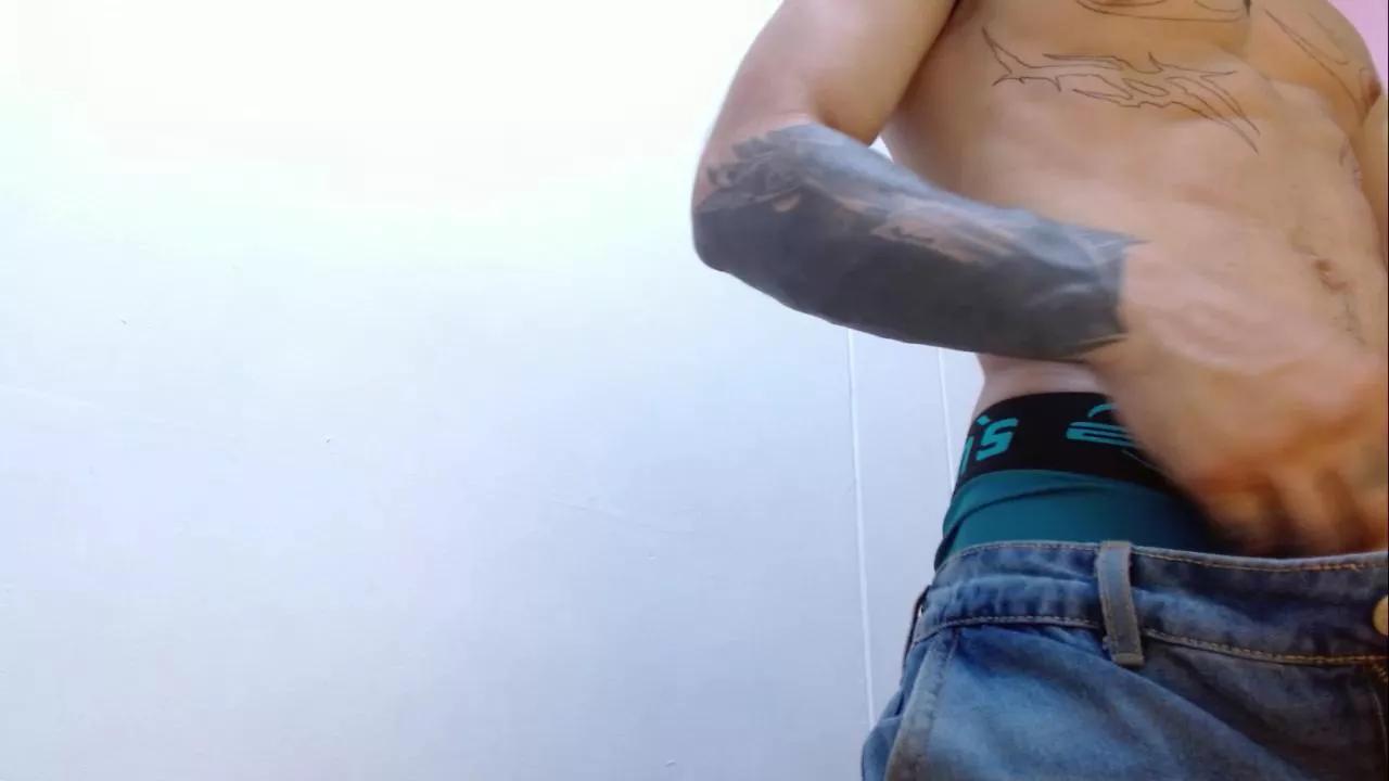 Albert_Bernal69 on Cam4 