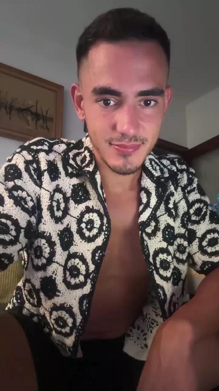 AlejandroAlpha on Cam4 