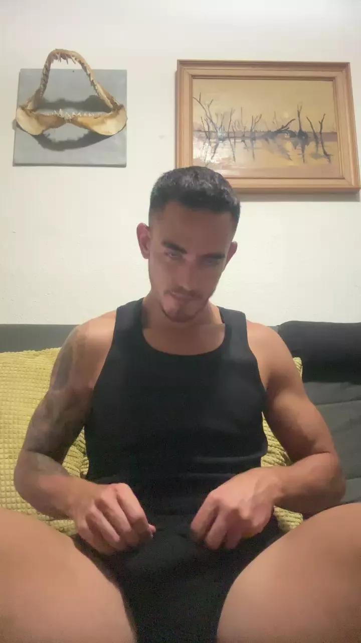 AlejandroAlpha on Cam4 