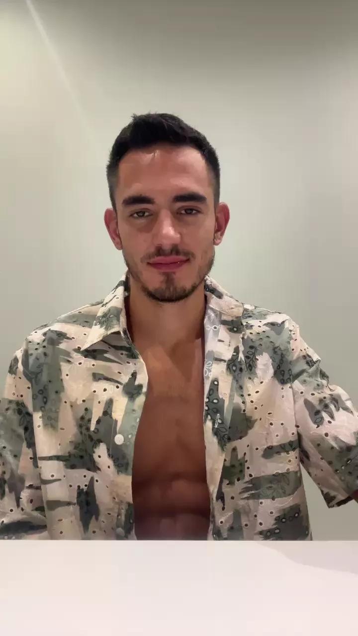 AlejandroAlpha on Cam4 