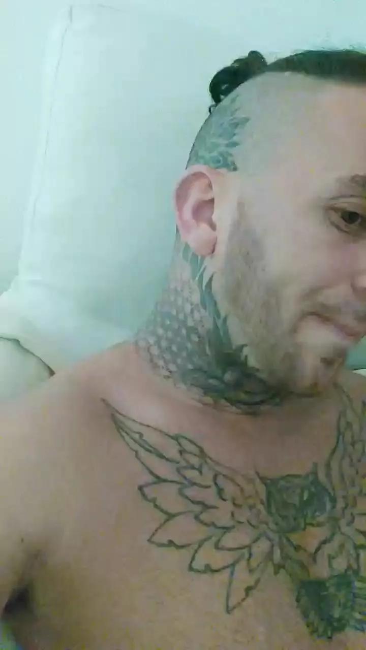 Alexhookah69 on Cam4 
