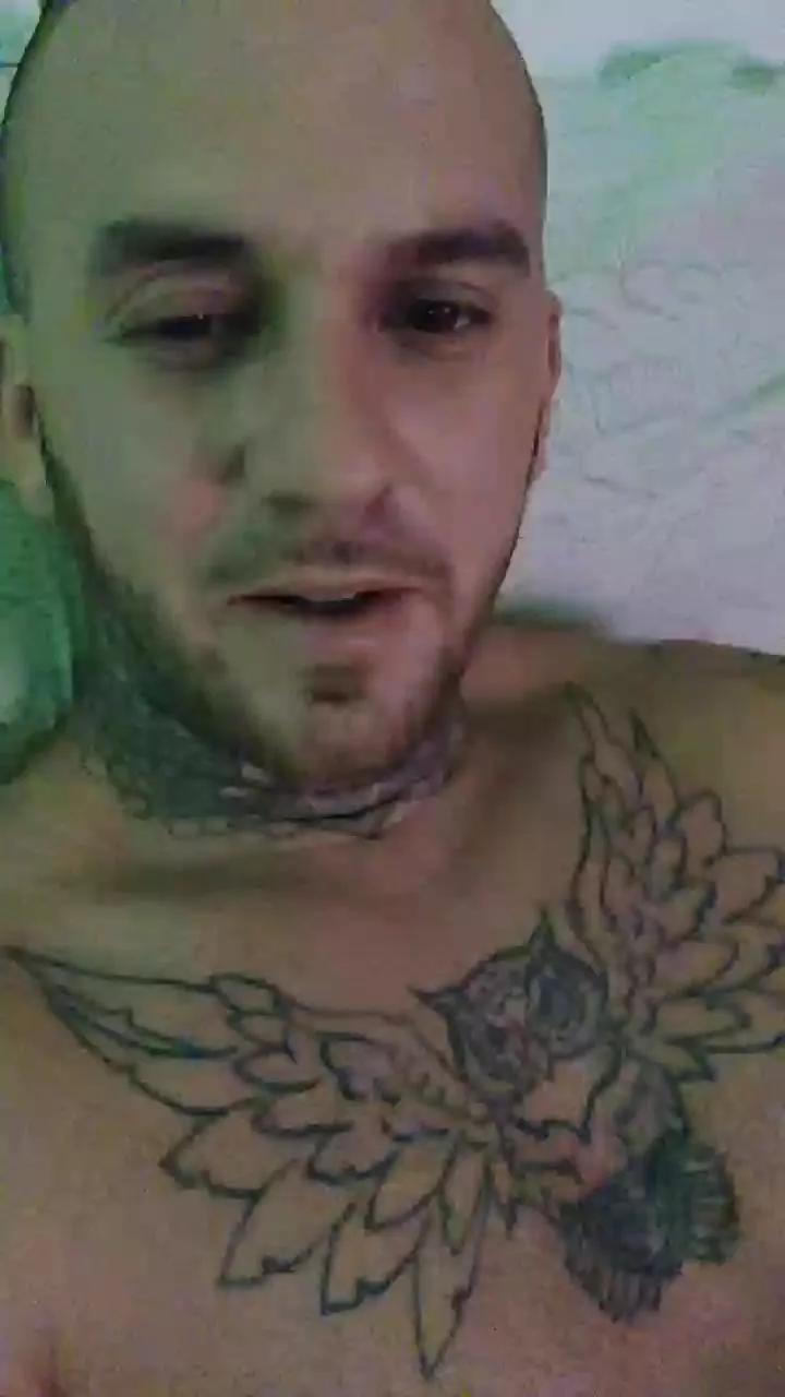 Alexhookah69 on Cam4 