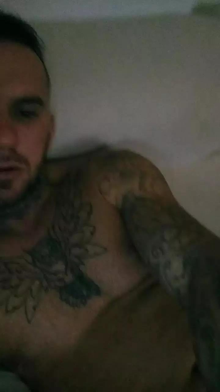 Alexhookah69 on Cam4 