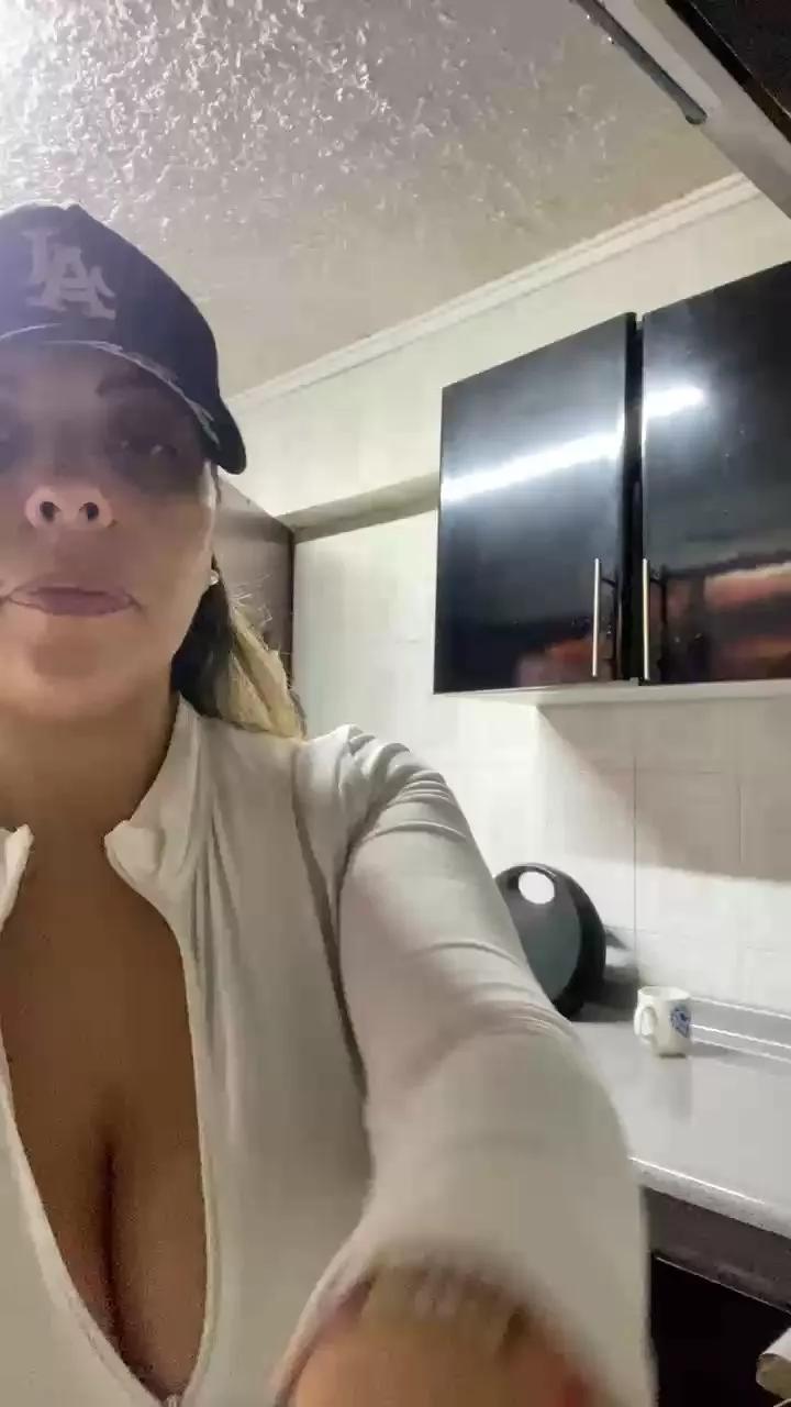 Almendra_Ale999 on Cam4 
