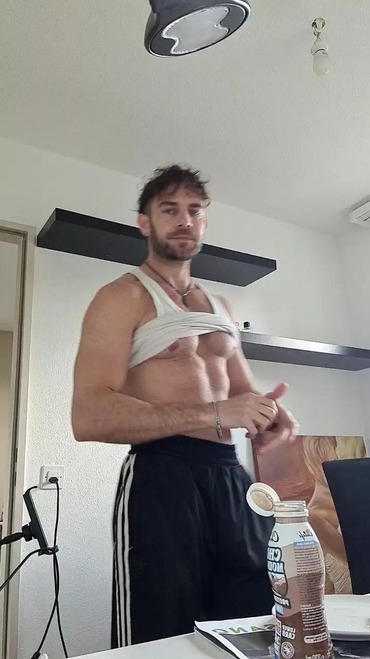 ALPHA_HUNK on Cam4 